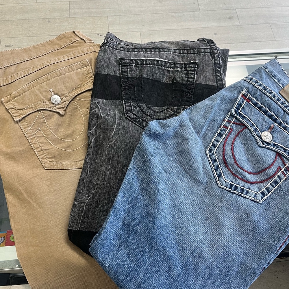 TRUE RELIGION JEANS SZ 38 LOT 3